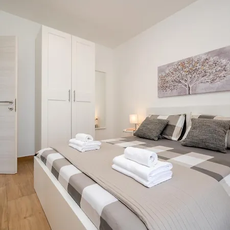 Sarana Apartment *