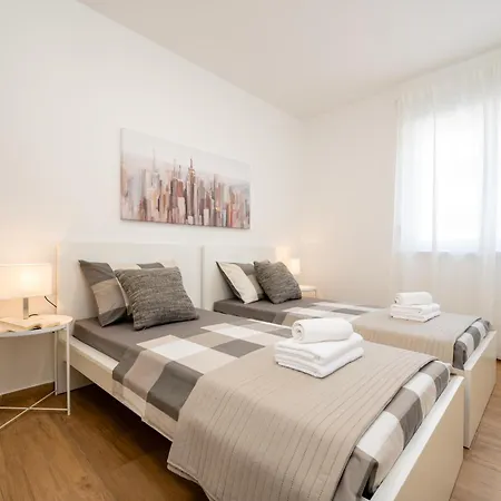 Sarana Apartment *