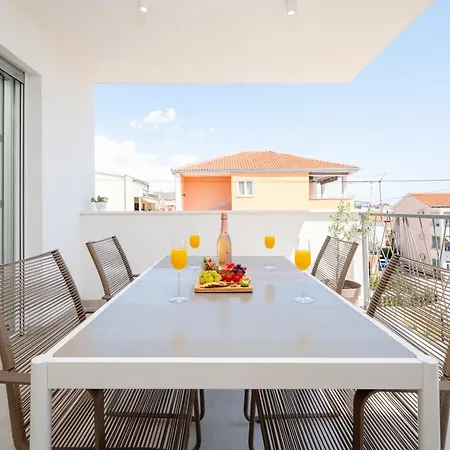 Sarana Apartment *